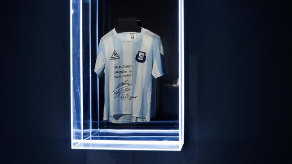 Barang Atlet Dunia Dilelang, Ada Loker Kobe Bryant hingga Jersey Maradona