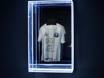 Barang Atlet Dunia Dilelang, Ada Loker Kobe Bryant hingga Jersey Maradona