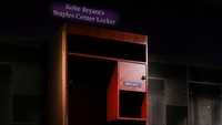 Kemudian yang menjadi daya tarik utama pelelangan adalah loker Kobe Bryant yang berada di markas Los Angeles Lakers yakni Staples Center. Loker ini ditaksir akan mencapai 1,5 juta Dollar, dengan tawaran yang kini telah mencapai 700.000 Dollar.  