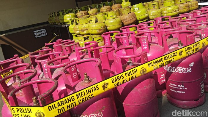 Barang bukti gas LPG oplosan