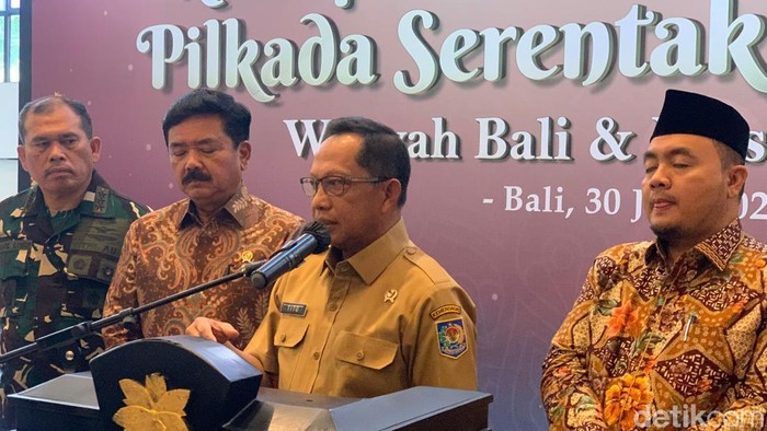 Mendagri Tito Karnavian saat jumpa pers dan Ketua Bawaslu RI Rahmat Bagja di Nusa Dua, Badung, Selasa (30/7/2024).