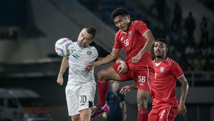Borneo FC lolos ke final Piala Presiden 2024. Borneo melangkah ke partai puncak usai menang 2-1 atas Persija Jakarta berkat gol di injury time. Duel Borneo vs Persija di semifinal Piala Presiden 2024 digelar di Stadion Manahan, Surakarta, Selasa (30/7/2024) malam WIB.