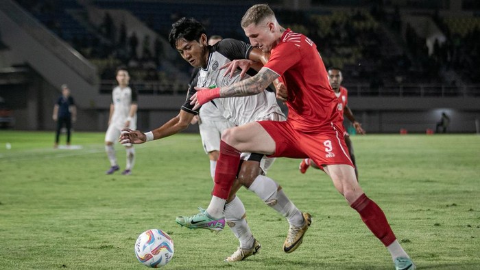 Borneo FC lolos ke final Piala Presiden 2024. Borneo melangkah ke partai puncak usai menang 2-1 atas Persija Jakarta berkat gol di injury time. Duel Borneo vs Persija di semifinal Piala Presiden 2024 digelar di Stadion Manahan, Surakarta, Selasa (30/7/2024) malam WIB.