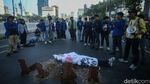 Demo di Patung Kuda, BEM SI Gelar Salat Gaib