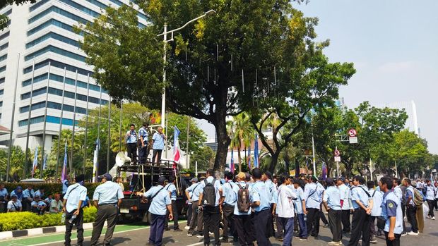 Demo sopir angkot Jaklingko di Balai Kota DKI (Kurniawan/detikcom)