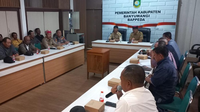 Desa Pakel mengadu ke Pemkab Banyuwangi terkait teror yang dialami