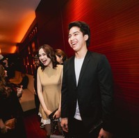 Di salah satu foto unggahan El di Instagram pribadinya juga terselip foto dirinya dan Syifa Hadju yang tengah bersama dan tertawa. Terlihat El mengenakan kaos putih dipadukan dengan setelan jas hitam, sementara Syifa mengenakan mini dress berwarna coklat. Foto: Instagram/@elelrumi