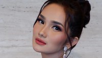 Faby Marcelia mengaku kini terbuka soal perceraian agar di masa depan kalau Revand Narya sudah ada pasangan lagi, bisa dilancarkan. (Foto: dok Instagram)