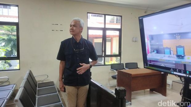 Ganjar Pranowo saat berada di ruang sidang setibanya di PN Kisaran, Asahan, Sumut. (Perdana Ramadhan/detikSumut)