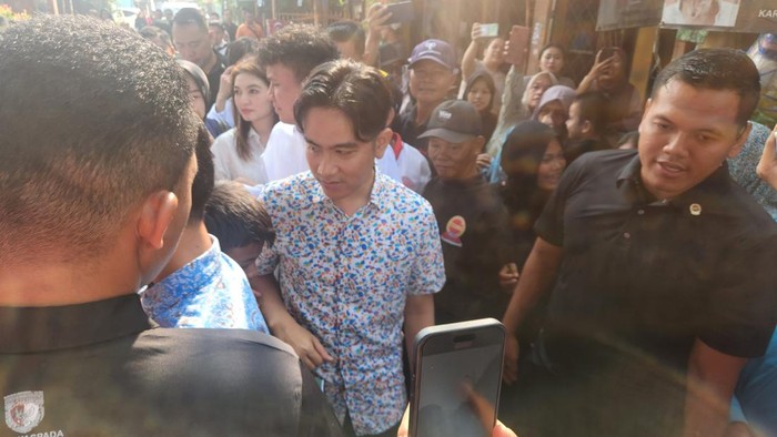 Gibran blusukan di Tangerang (Adrial/detikcom)