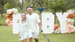 Gritte Agatha dan Arif Hidayat menggelar gender reveal dengan konsep olahraga tenis. Foto: Instagram@gritteagatha