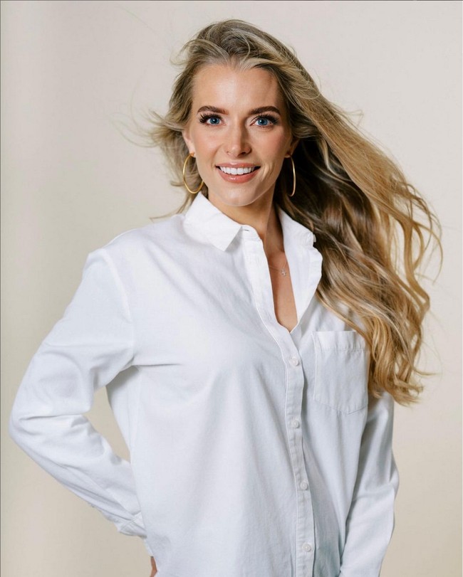 Trad wife sendiri mengacu pada seorang wanita yang mengemban peran dan tanggung jawab yang dianggap tradisional dalam konteks pernikahan di masyarakat modern. Foto: Instagram/@ballerinafarm