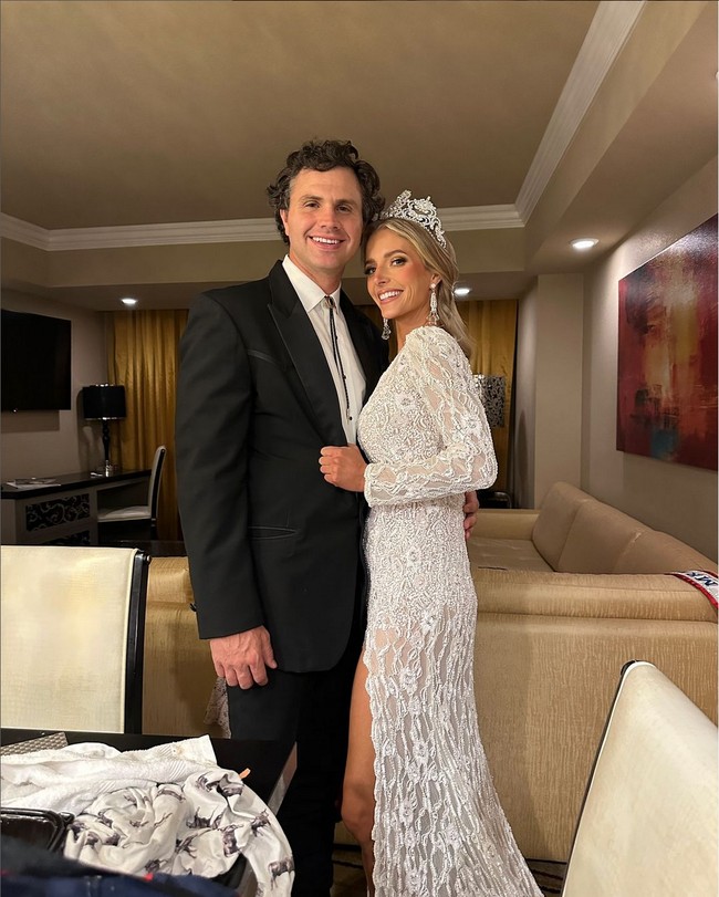 Hannah tinggal di sebuah perkebunan di Kamas, Utah, AS. Dia adalah seorang istri dari pewaris JetBlue, maskapai penerbangan besar di Amerika Serikat.  Foto: Instagram/@ballerinafarm