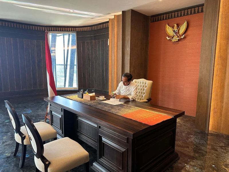 Jokowi spill penampakan kamar tidurnya di Istana Garuda IKN (dok Instagram Jokowi) Jokowi spill penampakan kamar tidurnya di Istana Garuda IKN (dok Instagram Jokowi)