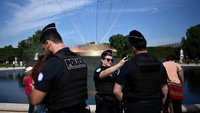 Kuali Olimpiade, yang memberikan dampak dramatis pada Upacara Pembukaan hari Jumat (26/7), akan dinaikkan setiap malam selama Olimpiade di atas Taman Tuileries di Paris. REUTERS/Dylan Martinez