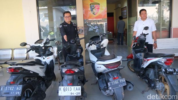 Kasat Reskrim Polresta Pati Kompol M Alfan Armin memberikan keterangan terkait kejadian duel antara kelompok saat ditemui di Mapolresta Pati, Selasa (30/7/2024).