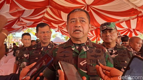 Kepala Staf Angkatan Darat (KSAD) Jenderal TNI Maruli Simanjuntak saat kunjungan kerja di Desa Manusak, Kecamatan Kupang Timur, Kabupaten Kupang, NTT, Selasa (30/7/2024). (Foto: Yufengki Bria/detikBali)