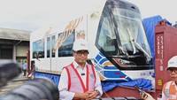 Menteri Perhubungan Budi Karya Sumadi mengungkapkan, rangkaian kereta otonom akan diujicoba bersama Presiden Joko Widodo pada 5 Agustus 2024 setelah sebelumnya diujicoba secara internal. Kemudian, rencana pelaksanaan showcase alias unjuk kerja akan dilaksanakan pada Oktober-Desember 2024. (dok.BKIP Kementerian Perhubungan).  