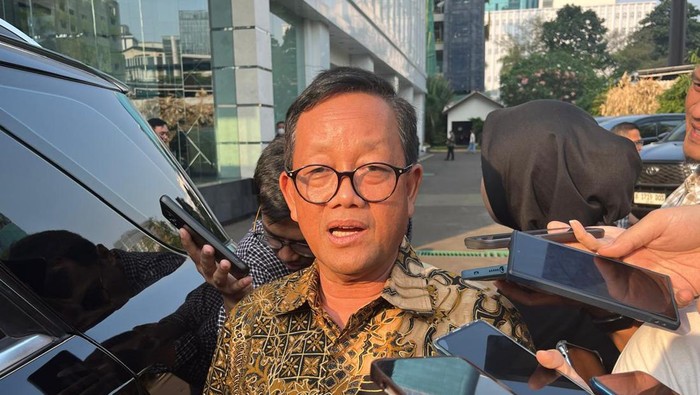 Ketua Komisi VII DPR Sugeng Suparwoto