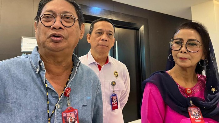 Ketua Pansel Kompolnas, Hermawan Sulistyo (kiri) dan Sekretaris Pansel, Yenti Garnasih (kanan)-(Anggi-detikcom)