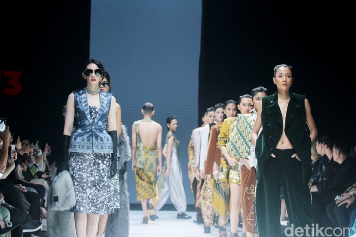 Koleksi IPMI [Ikatan Perancang Mode Indonesia] bertempat di La Piazza Fashion Teen, di JF3 Fashion Festival 2024, Kelapa Gading Jakarta, Jumat [26/7/2024]. Foto: Mohammad Abduh/detikcom.