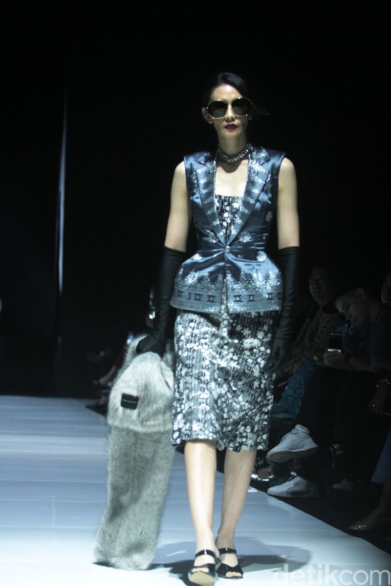 Koleksi IPMI [Ikatan Perancang Mode Indonesia] bertempat di La Piazza Fashion Teen, di JF3 Fashion Festival 2024, Kelapa Gading Jakarta, Jumat [26/7/2024]. Foto: Mohammad Abduh/detikcom.