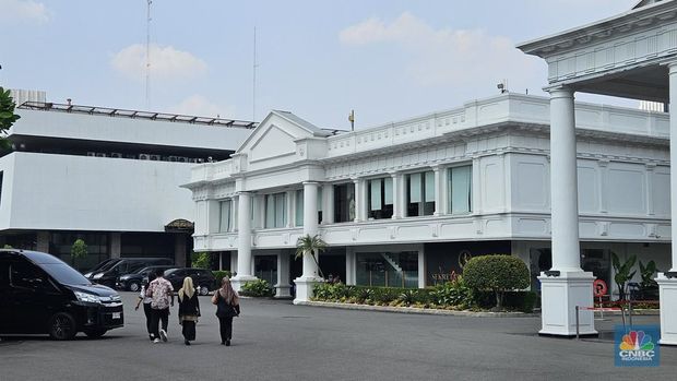 Kompleks Istana di Jl. Veteran, Kecamatan Gambir, Jakarta Pusat, masih ramai dengan kegiatan meskipun Presiden Joko Widodo (Jokowi) berkantor di Ibu Kota Nusantara (IKN) selama dua hari. (վ/Emir Yanwardhana)