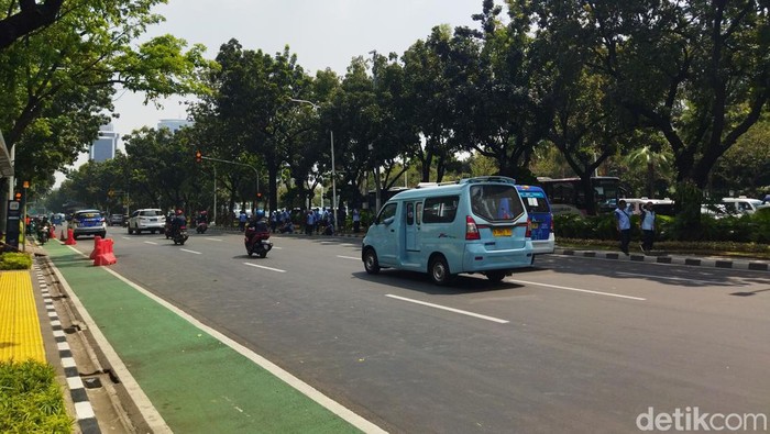 Kondisi Jalan Medan Merdeka Selatan usai demo sopir JakLingko. (Kurniawan/detikcom)