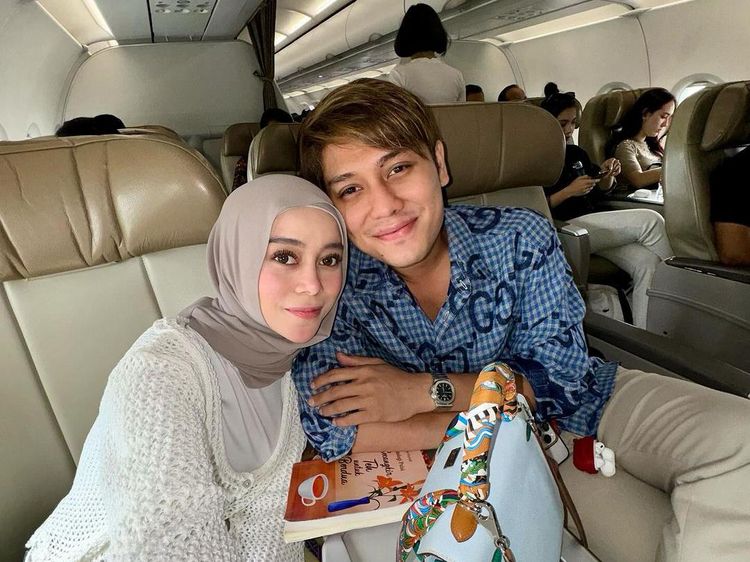 Foto: Intip Jeroan Vila Mewah Rizky Billar-Lesti Kejora, Bathtub di Samping Kasur