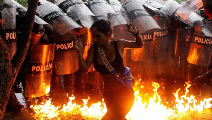 Members of the Bolivarian National Guard of Venezuela stand in line after a protest from supporters of Venezuelan opposition following the announcement by the National Electoral Council that Venezuela's President Nicolas Maduro won the presidential election, in Caracas, Venezuela July 29, 2024. REUTERS/Alexandre Meneghini