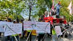 Massa Demo PN Surabaya Kecewa Atas Putusan Hakim Vonis Bebas Ronald Tannur