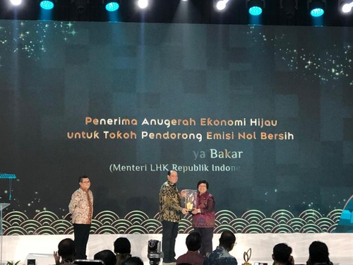 Menteri LHK Siti Nurbaya Jadi Tokoh Pendorong Emisi Nol Bersih