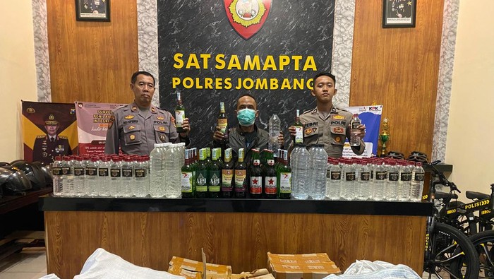 Miras ilegal yang disita di Jombang