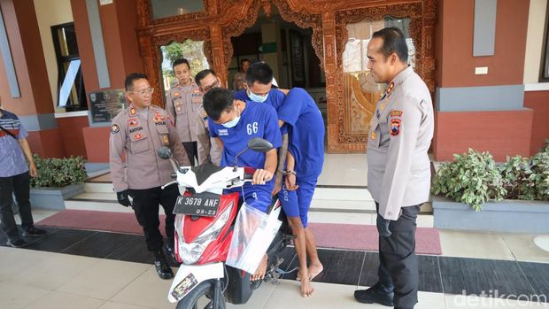 Tiga pelaku penusukan dihadirkan dalam jumpa pers saat digelar di Mapolres Kudus, Selasa (30/7/2024).