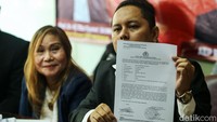 Salah satu kuasa hukumnya yang bagian dari PBH PERHAKHI, Pitra Romadoni, mengatakan laporan itu dilatarbelakangi oleh adanya investigasi yang menemukan adanya pihak-pihak yang melakukan tindakan yang melampaui penyelidikan yang dilakukan oleh kepolisian. Menurutnya, hal tersebut berpotensi mempengaruhi jalannya proses hukum yang sedang berjalan.