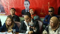 Pitra Romadoni menilai penegakan hukum akan amburadul jika bisa diintervensi oleh pejabat. Bahkan, menurutnya, politikus tersebut berusaha memberikan sejumlah uang kepada kliennya hingga keluarga Aep.