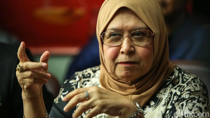 Kuasa hukum saksi kunci kasus Vina Cirebon, Aep, melaporkan Dede dan seorang politikus ke Polda Metro Jaya. Mereka dituding menyebarkan berita bohong.