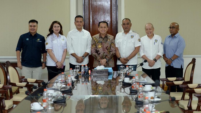 Pj Gubsu Agus Fatoni saat menerima pengurus IMI