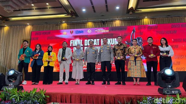 Polri menggelar lomba debat hukum 2024 bagi mahasiswa.(Rumondang/detikcom)