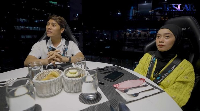 Potret Rizky Billar dan Lesti Kejora Saat Makan Bersama Potret Rizky Billar dan Lesti Kejora Saat Makan Bersama