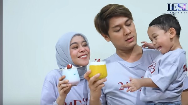 Potret Rizky Billar dan Lesti Kejora Saat Makan Bersama