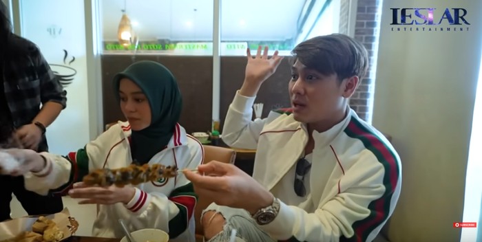 Potret Rizky Billar dan Lesti Kejora Saat Makan Bersama Potret Rizky Billar dan Lesti Kejora Saat Makan Bersama