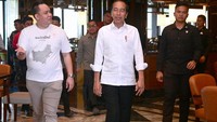 Tampak mendampingi Presiden dalam peninjauan tersebut adalah Deputi Bidang Protokol, Pers, dan Media Sekretariat Presiden M. Yusuf Permana./Foto: Muchlis Jr - Biro Pers Sekretariat Presiden
