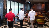 Hazel juga mengatakan bahwa hotel tersebut sudah selesai dibangun sejak dilakukan peletakan batu pertama (groundbreaking) oleh Presiden Jokowi pada 21 September 2023 yang lalu. Saat ini, hanya terdapat proses pengerjaan furnishing di area lobi hotel.