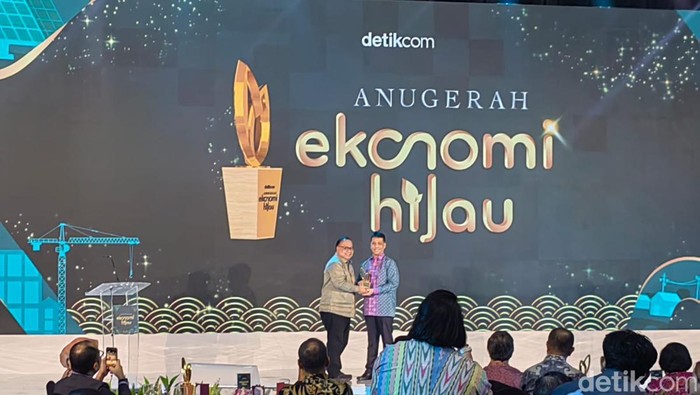 PT Delta Dunia Makmur Tbk dapat anugerah ekonomi hijau