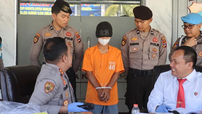 Remaja pelajar SMK di Loksado, Hulu Sungai Selatan, Kalimantan Selatan, pelaku pembunuhan lansia menggunakan linggis.