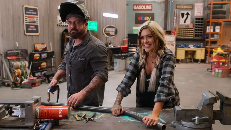 RESURRECTED RIDES. (L to R) Don Abenante and Lacey Blair in episode 1 of RESURRECTED RIDES. Cr. Courtesy of Netflix © 2024