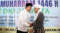 Anies tampak berbincang dengan Aa Gym.  