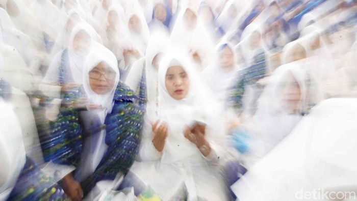 Anies Baswedan menghadiri acara gebyar muharram di Universitas Islam As Syafi'iyah, Jakarta. Kegiatan itu dilaksanakan oleh Badan Kontak Majelis Taklim As Syafi'iyah.