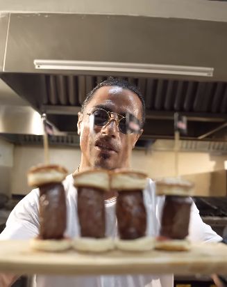 Pamer Bikin Burger, Salt Bae Dihujat Tak Bisa Masak